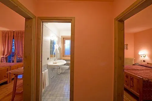 Hotel La Montanina 리비뇨 3*,